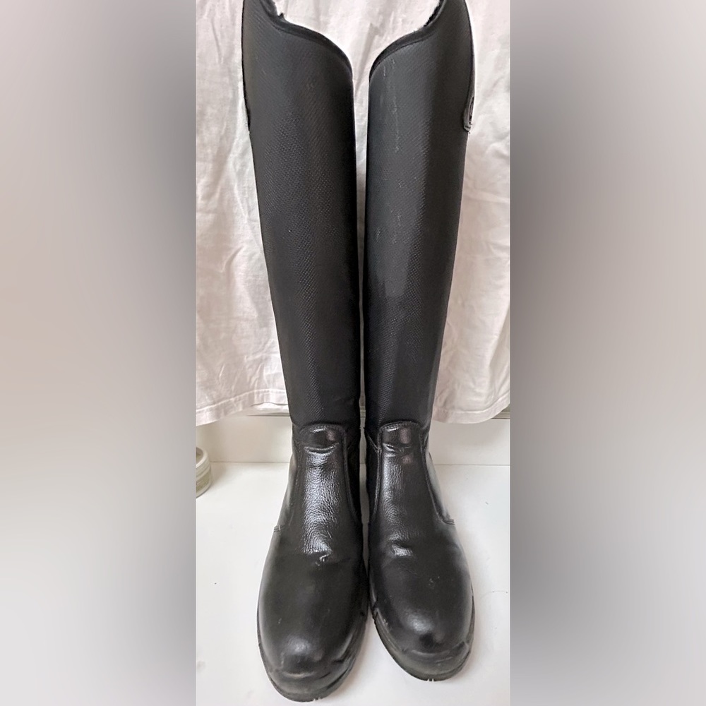 Men’s Mountain Horse black winter boots. Size 12.